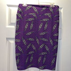 ✨LuLaRoe Purple Feather & Flower Cassie Skirt